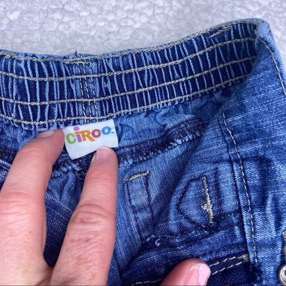 Circo Star Embroidered Denim Shorts 2T - Picture 3 of 6